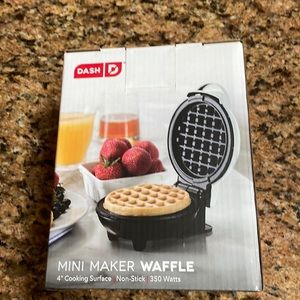 DASH mini waffle iron. 4 inch cooking surface. NWT